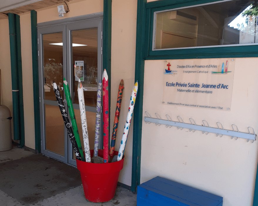 L’entrée de l’école Sainte Jeanne d’Arc